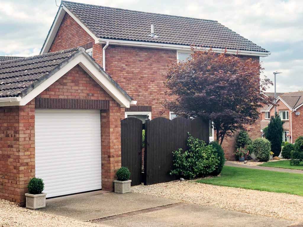 6 Advantages of Roller-Shutter Garage Doors