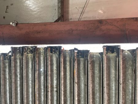 Misaligned roller-shutter slats